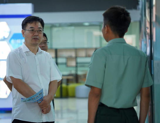 退役军人事务部就业创业司司长于景森一行调研贵州工业职业技术学院